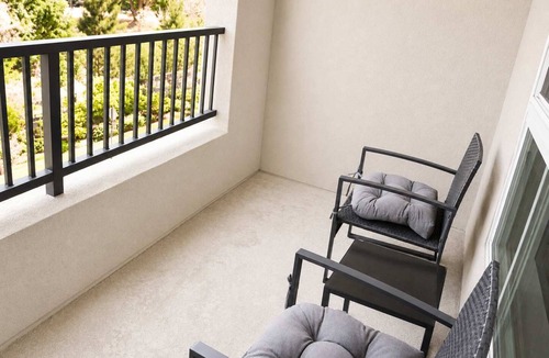 Lyon Street Apartment | Modern Apartment with Pool & GYM Near Disneyland