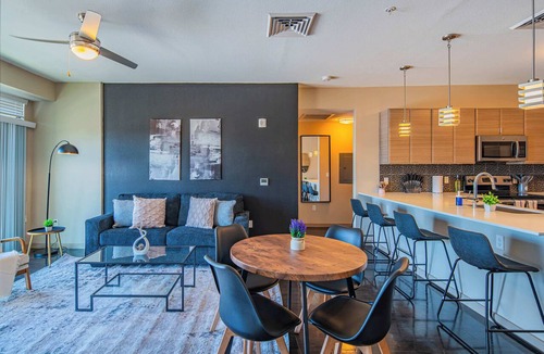 Evans Churchill Apartment | Modern ASU Apt | Roosevelt Row | W/D + FreeParking