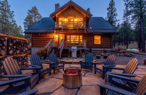Flagstaff Cabin | Modern Rustic Cabin – Whispering Pines, Wildlife, Trails, 5-Acres & Starry Skies