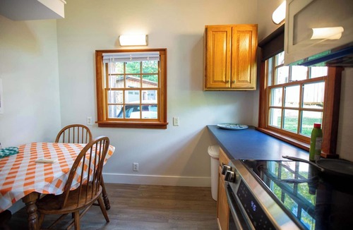 Ripton House | Modern Woodland Escape w Wshr dryer and Large Yard
