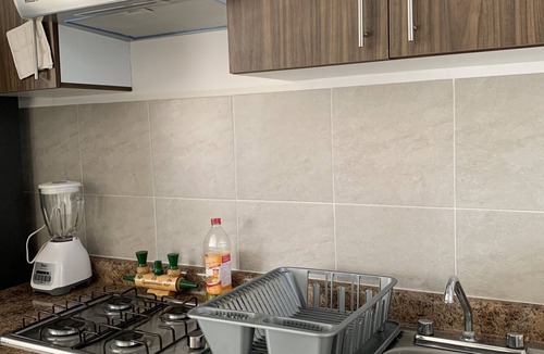 Queretaro Apartment | Moderno Loft con Balcón: Conectividad y Confort en Querétaro