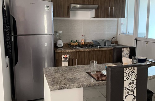 Queretaro Apartment | Moderno Loft con Balcón: Conectividad y Confort en Querétaro
