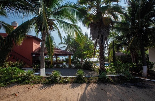 Troncones Villa | Cozy 3 Bedroom Pet friendly beachfront Villa in Troncones - La Majahua,