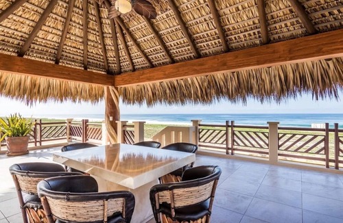 San Pedro Mixtepec Villa | Casa Delfin - Beach Front Villa w/Pool & Resort