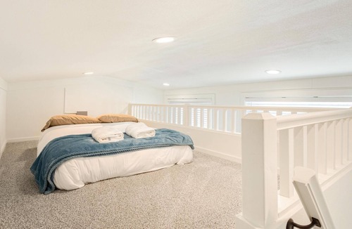 Temecula Cabin | Native Falls Cabin (1BR Loft XL 42) - 1BR Loft XL Craftsman Cabin