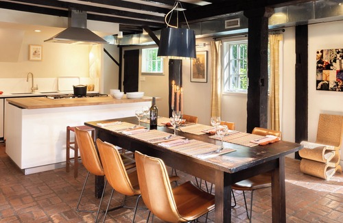 Woodstock House | NEW: Architect-designed historic CARRIAGE HOUSE w/heated pool, AC, walk to town!