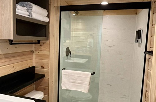 Valle House | New Chalet! Closest to South Rim (20 Min), 2 Kingbeds + Loft. No Kitchen