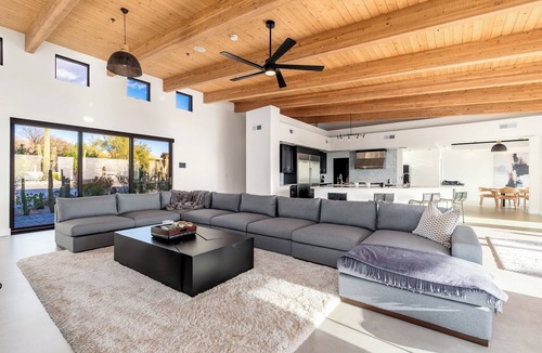 North Scottsdale House | NEW SWSS 8BR Desert‑Modern Estate | Pool, Hot Tub, Golf Simulator, Cold Plunge, Putting Green
