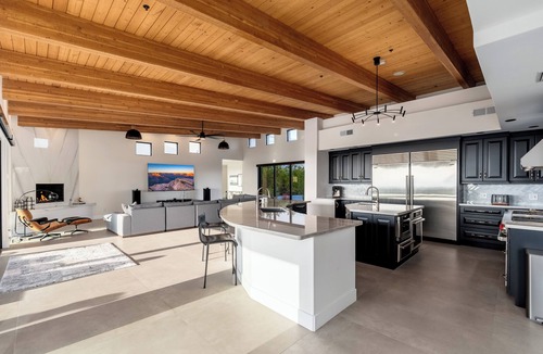 North Scottsdale House | NEW SWSS 8BR Desert‑Modern Estate | Pool, Hot Tub, Golf Simulator, Cold Plunge, Putting Green