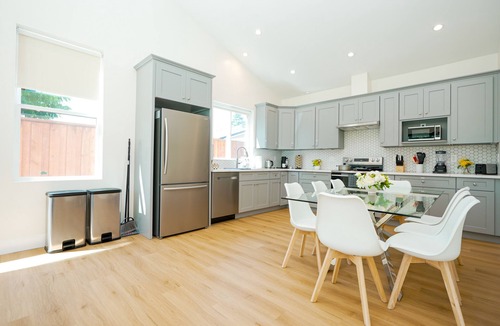 San Tomas House | Newly Built 3BR/2.5BA Modern Retreat in Campbell