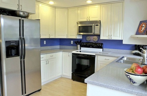Bothell House | Nice & Cute 4B2B Retreat with 2TV. Private Backyard
