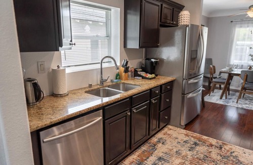 NoHo Arts District House | NOHO SERENITY: MODERN 3BR *HOUSE* w/PARKING, YARD & OUTDOOR SEATING p15