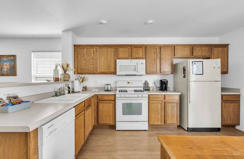 Casas Adobes House | Northwest Tucson Retreat | BBQ & Family-Friendly
