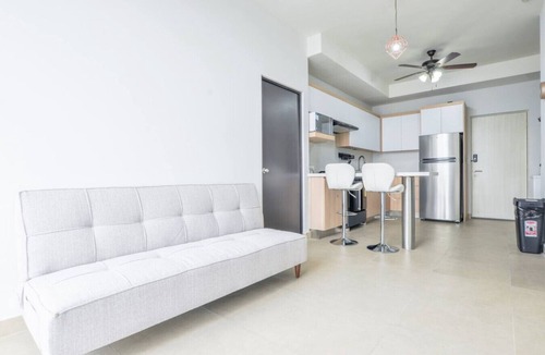 Monterrey Apartment | ¡Nuevo y Céntrico con Gym! - 2 Cama Queen + Wifi