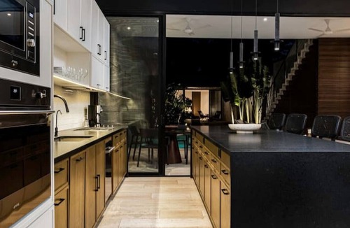 Centro House | Nymeria Luxurius family deisgn home in Mejorada