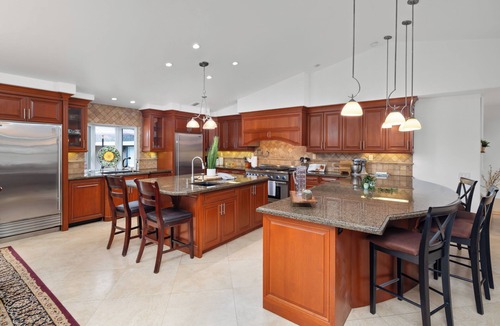 Fullerton House | OC Getaway 6 Miles to Disneyland 5 Bedroom 3 bath with a Pool