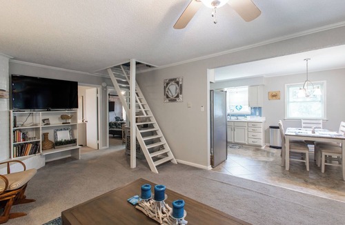 Northeast Virginia Beach House | Ocean Side Cottage 89th St VA Beach-last minute 20% discount week Aug 27–Sept 11