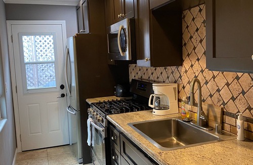 El Porto House | Ocean-View Beach House -3-Min Walk to Sand -Pet Friendly