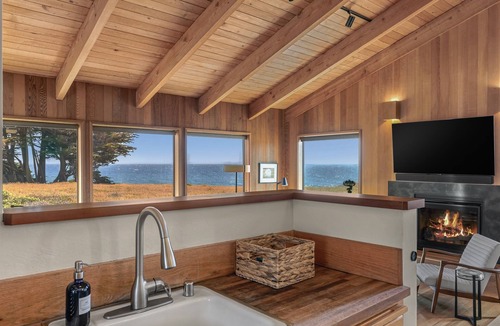 Sea Ranch House | Oceanfront Bluff Home | Golf Privileges