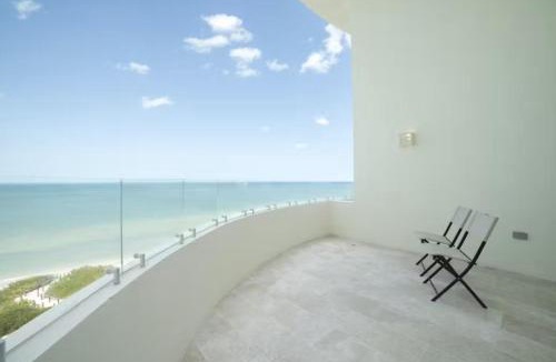 Miramar Apartment | Oceanfront Condo with Pool and Views Telchac | Depto B52