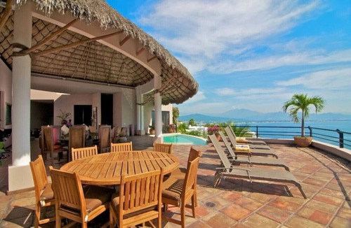 La Punta Villa | Oceanfront staffed villa gated community