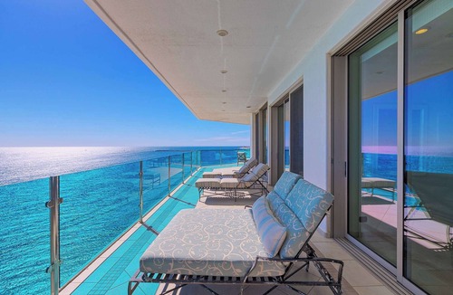 La Choya House | Oceanfront Wrap Around Balcony Presidential A701