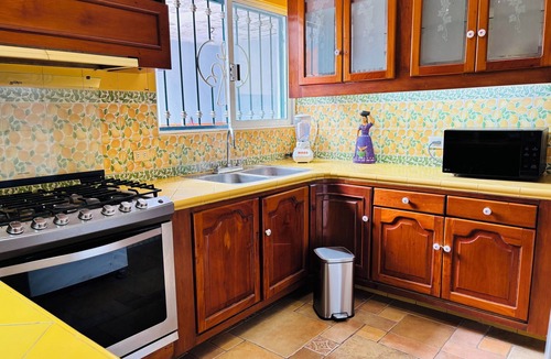 Old Town House | Old and central house : 3 bedrooms : A/C and private yard