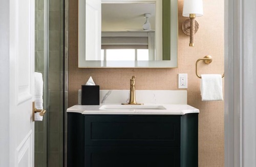 West Beach Hotel | Pacific Coast Hideaway! Cozy Queen Stay w/Pool & Gym Access! Wharf Adventures!