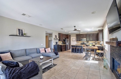 Murrieta Hot Springs House | Palm Tree Lane Retreat in Murrieta: Private Pool, Spa, Loft, Balcony, Ideal Mid-Term Stay +Solar EV!