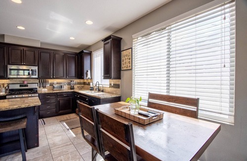 Murrieta Hot Springs House | Palm Tree Lane Retreat in Murrieta: Private Pool, Spa, Loft, Balcony, Ideal Mid-Term Stay +Solar EV!