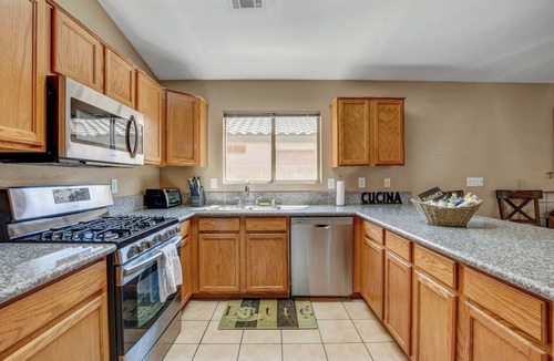 Silverado Ranch House | Pet-Friendly 3B Vegas Rental | Sleeps 8 | Families, Groups & Nurses Wellcome!