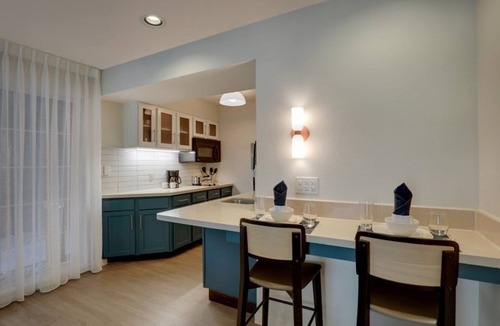 Sunnyvale Hotel | Pet Friendly Queen Suite, Pool and Gym Access! Near Shoreline Amphitheatre