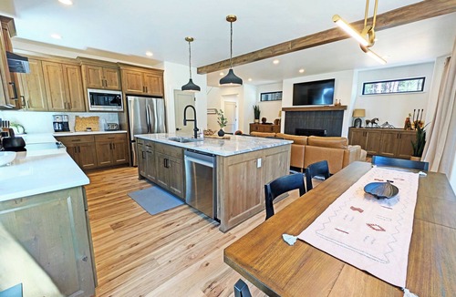 Overlook Park House | Pine Mountain 6 - BRAND NEW HOME! 4 Bd, 4 Bath, SHARC, Hot Tub + More!