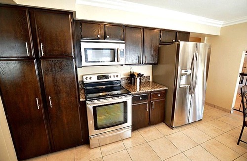 Las Vegas House | POOL/JACUZZI/HUGE FURNISHED BACKYARD/POOL TABLE/MINI GOLF/PLAY PLACE/PING PONG T