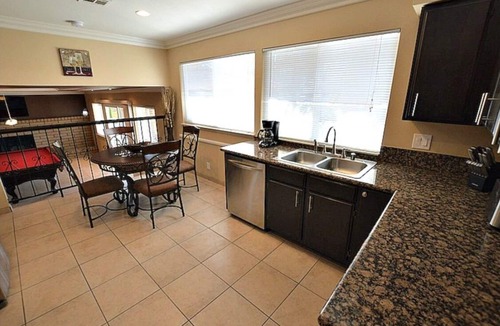 Las Vegas House | POOL/JACUZZI/HUGE FURNISHED BACKYARD/POOL TABLE/MINI GOLF/PLAY PLACE/PING PONG T
