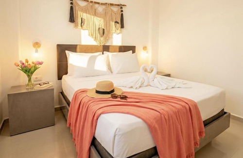 Luis Donaldo Colosio Apartment | Pool & Patio 1BR 2BR Suites Sleeps 2-8, Beach & 5th Ave 10 Min, New Chedraui 15 Min, Kitchen WiFi AC