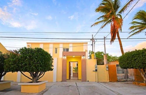 La Rinconada Condo | Poolside Retreat Lounge Parking Near Downtown