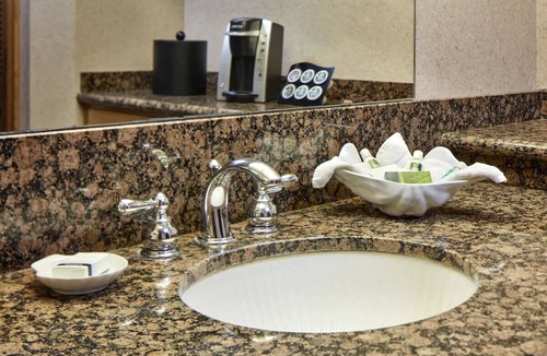 San Simeon Hotel | Premium King Oceanfront Room | Cavalier Resort | Near Hearst Castle