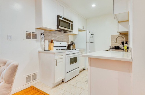 Tri-West Apartment | Prime West Hollywood Location 1 Bedroom 1 Bathroom Quiet Area