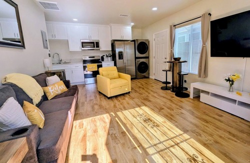 Park Mesa Heights House | Private 1-bdrm 1 bath guesthouse in the heart of Los Angeles with highspeed wifi