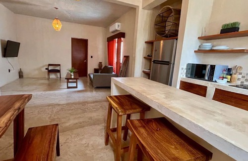 Downtown House | Private 3 floors building 8 bedrooms 10 bathrooms for 30 people, Best Location