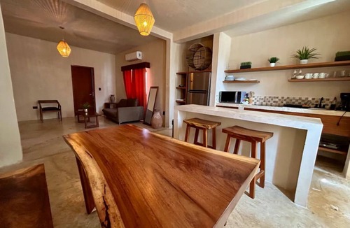 Downtown House | Private 3 floors building 8 bedrooms 10 bathrooms for 30 people, Best Location