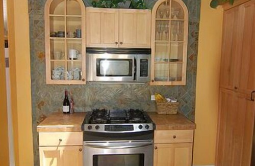 Riverview West House | Private Guest Unit with backyard, Home away from home!
