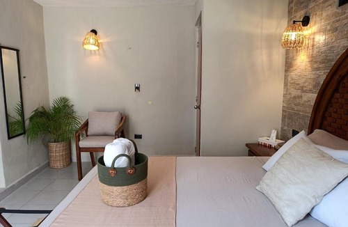 Valladolid Villa | Private House with Pool, 2 Bedrooms & Parking