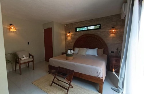 Valladolid Villa | Private House with Pool, 2 Bedrooms & Parking