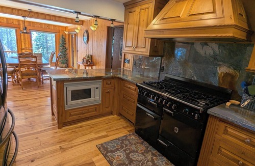 Tahoma Cabin | Private Lake-view Cabin with Space for Everyone, 4 bedrooms plus bonus room