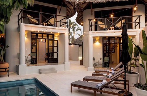 Puerto Escondido Villa | Private Pool, Chic, Step’s from beach in beautiful Puerto Escondido - WiFi, AC