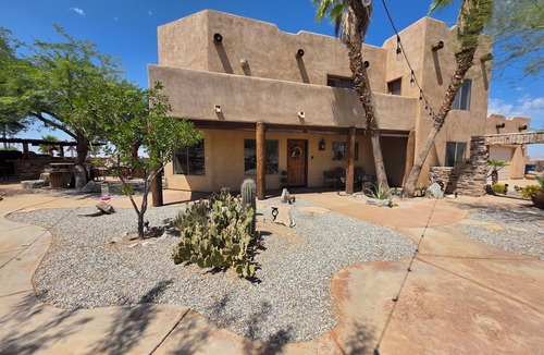 Fortuna Foothills House | Pura Vida is a dessert oasis with mountain views and stunning sunsets.
