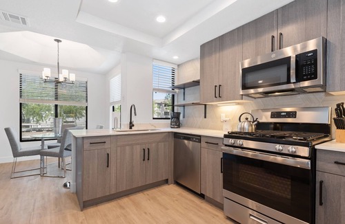 Kierland Apartment | Pure Suites Scottsdale Kierland Commons Scottsdale Quarter 2 Bed Pool Gym