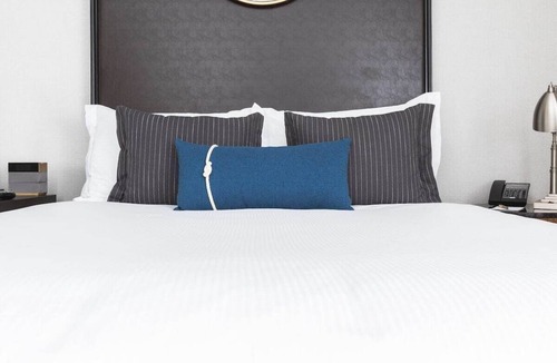 South Beach Hotel | Queen Room with Direct Bay Bridge Views + Free Breakfast & Pet-Friendly